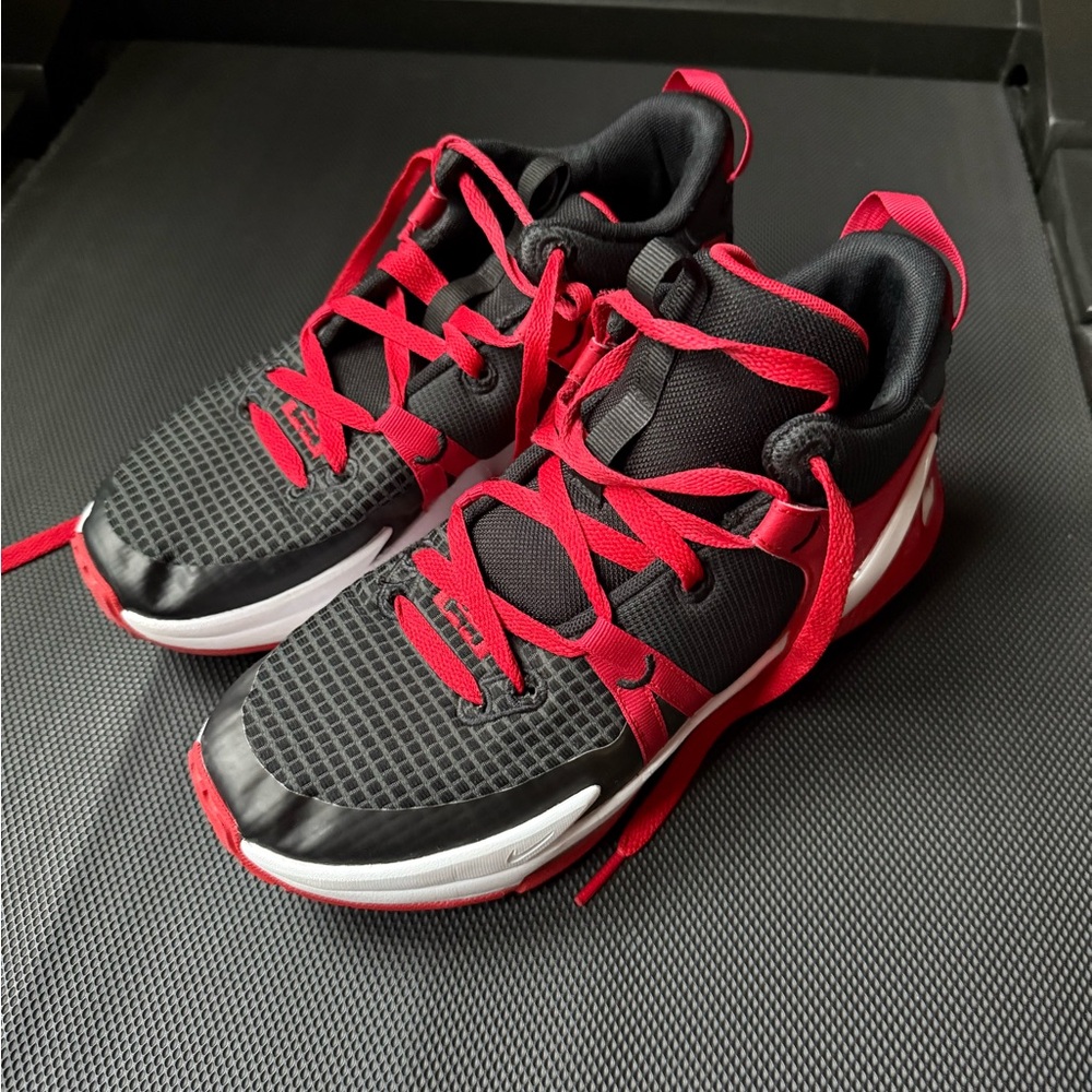 BOYS' NIKE BIG KID LEBRON WITNESS VII BASKETBALL SHOES